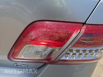 2011 Toyota Camry LE – miniatura 24