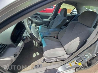2011 Toyota Camry LE – miniatura 3