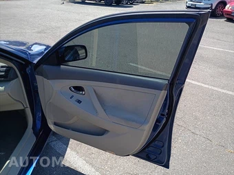 2011 Toyota Camry LE - miniatura 18
