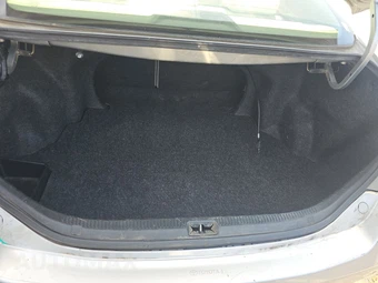 2011 Toyota Camry LE – miniatura 16