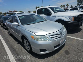 2011 Toyota Camry LE – miniatura 3