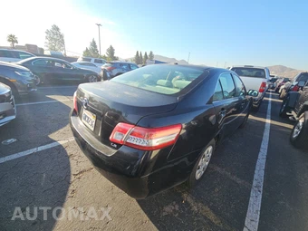 2011 Toyota Camry LE – miniatura 4