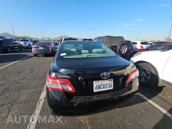 2011 Toyota Camry LE – miniatura 5