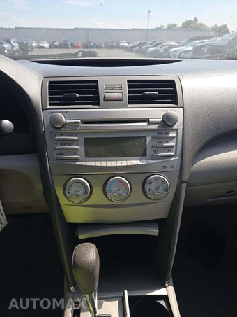 2011 Toyota Camry LE - miniatura 10