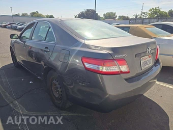 2011 Toyota Camry LE - miniatura 2