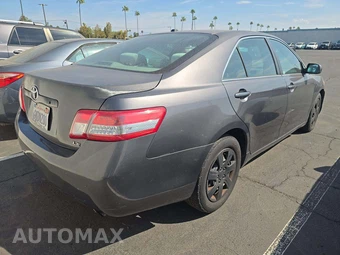 2011 Toyota Camry LE - miniatura 3