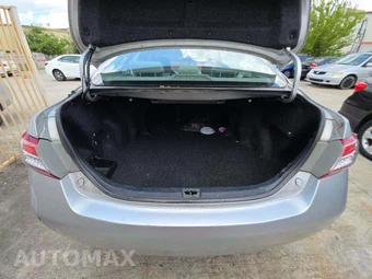 2011 Toyota Camry LE – miniatura 11