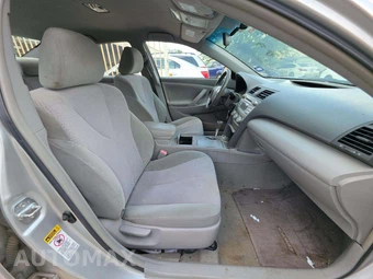 2011 Toyota Camry LE – miniatura 15