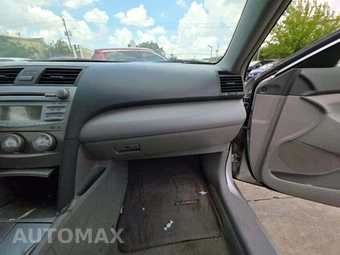 2011 Toyota Camry LE – miniatura 16