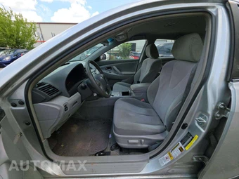 2011 Toyota Camry LE – miniatura 3