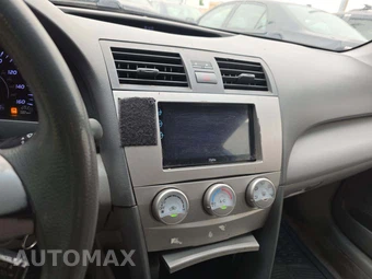 2011 Toyota Camry LE – miniatura 10