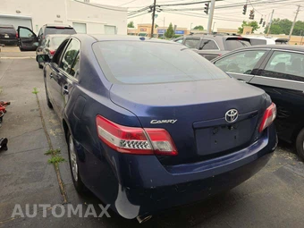 2011 Toyota Camry LE – miniatura 2