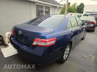 2011 Toyota Camry LE – miniatura 3