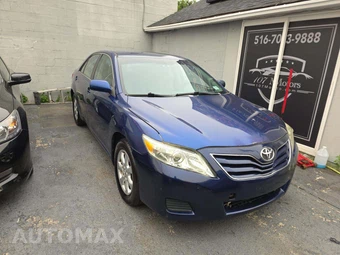 2011 Toyota Camry LE – miniatura 4