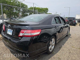 2011 Toyota Camry SE - miniatura 3