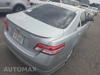2011 Toyota Camry SE – miniatura 4