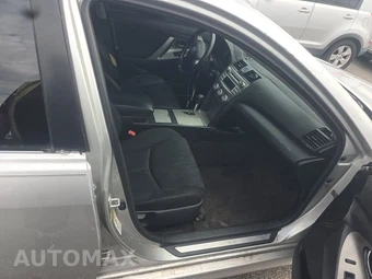 2011 Toyota Camry SE – miniatura 8