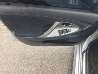 2011 Toyota Camry SE – miniatura 9
