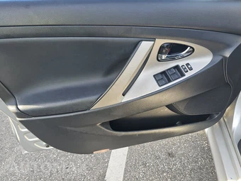 2011 Toyota Camry SE - miniatura 15