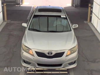 2011 Toyota Camry SE - miniatura 2