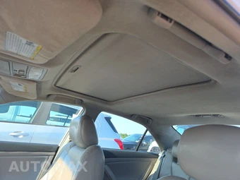2011 Toyota Camry SE – miniatura 17