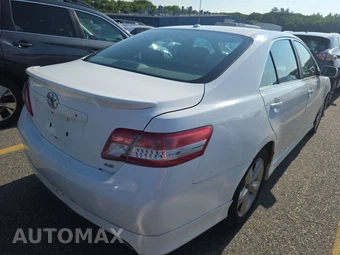 2011 Toyota Camry SE – miniatura 4
