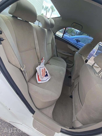 2011 Toyota Corolla LE – miniatura 16