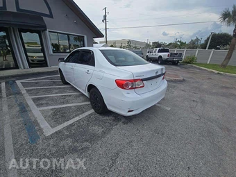 2011 Toyota Corolla LE – miniatura 2