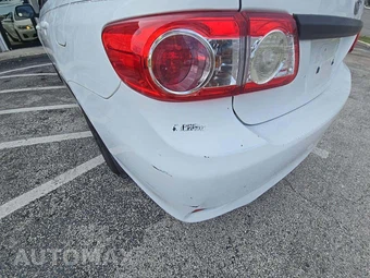 2011 Toyota Corolla LE – miniatura 26