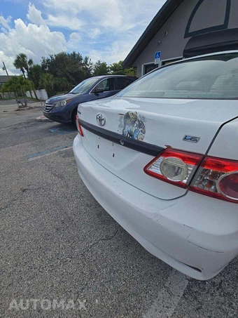 2011 Toyota Corolla LE – miniatura 27