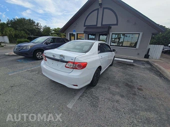 2011 Toyota Corolla LE – miniatura 3