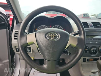 2011 Toyota Corolla LE – miniatura 10
