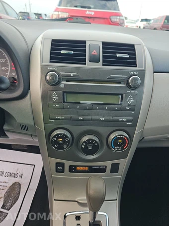 2011 Toyota Corolla LE – miniatura 11