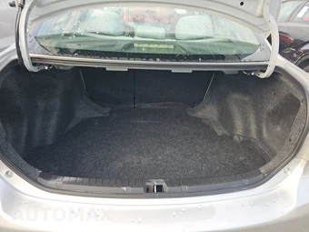 2011 Toyota Corolla LE – miniatura 16