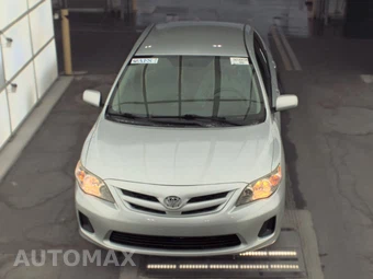 2011 Toyota Corolla LE – miniatura 2