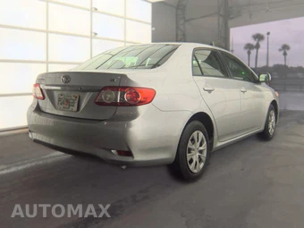 2011 Toyota Corolla LE – miniatura 4