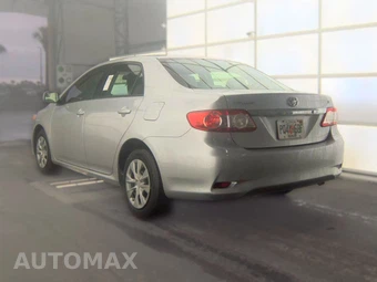 2011 Toyota Corolla LE – miniatura 6