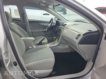 2011 Toyota Corolla LE – miniatura 8