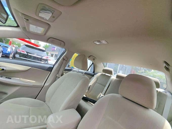 2011 Toyota Corolla LE - miniatura 11