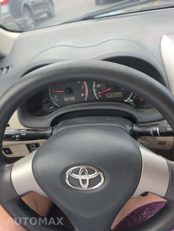 2011 Toyota Corolla LE - miniatura 21