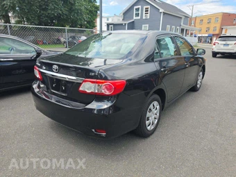 2011 Toyota Corolla LE - miniatura 3
