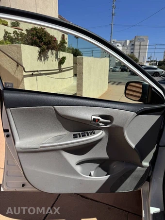 2011 Toyota Corolla LE - miniatura 14
