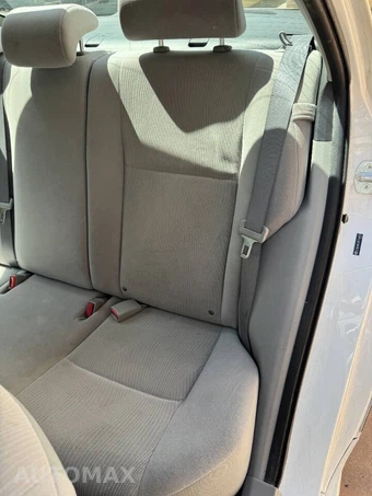 2011 Toyota Corolla LE - miniatura 16