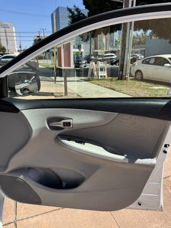 2011 Toyota Corolla LE - miniatura 18