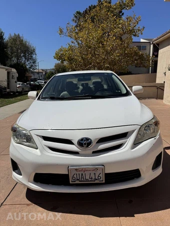 2011 Toyota Corolla LE - miniatura 2