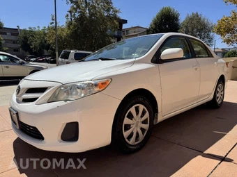 2011 Toyota Corolla LE - miniatura 3