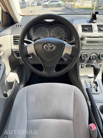 2011 Toyota Corolla LE - miniatura 9