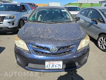 2011 Toyota Corolla LE – miniatura 2