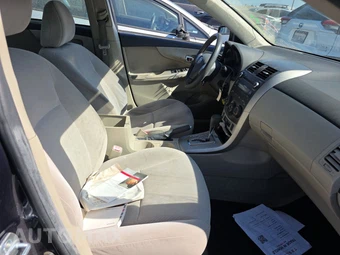 2011 Toyota Corolla LE – miniatura 8