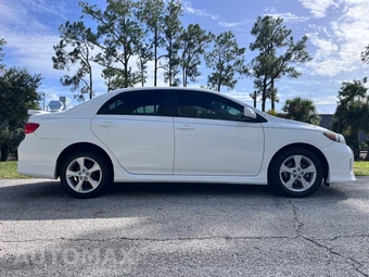 2011 Toyota Corolla S - miniatura 10